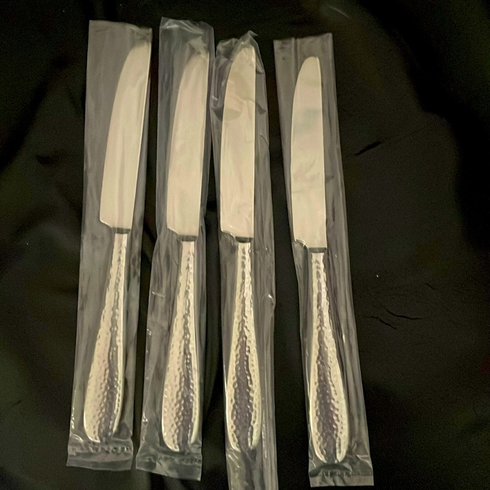 4 NEW heavy Dinner Knives Hampton Forge Hammered Tomodachi